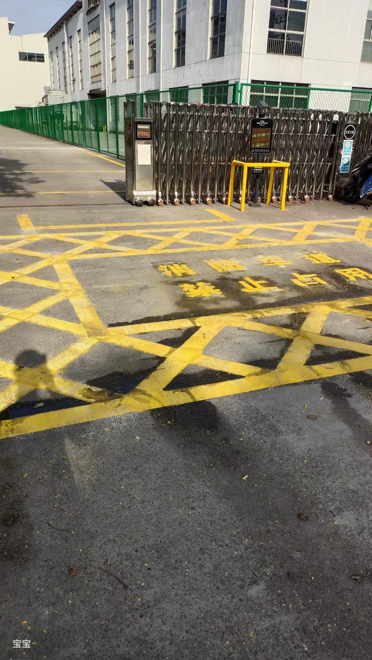 乌伊岭马路划线