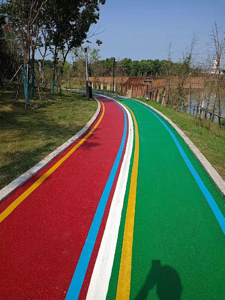 乌伊岭小区划线